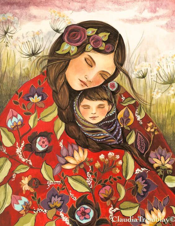 Une maman profite de la maternité et enlace son bébé dans une couverture