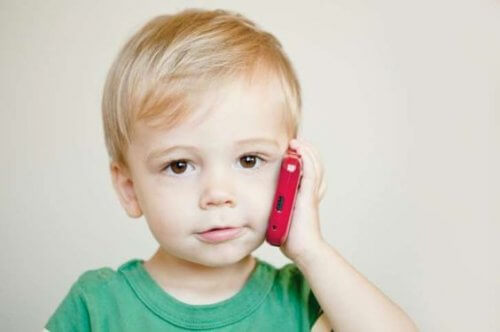 L'écholalie : qu’est-ce que c’est, et comment agir ?