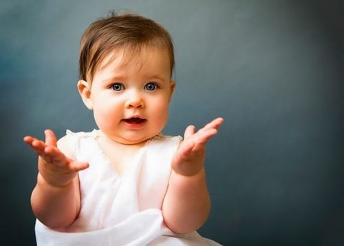 Comprendre le langage corporel de son bébé