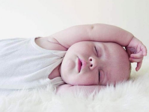 Pour la vue de l'enfant, il vaut mieux dormir dans le noir