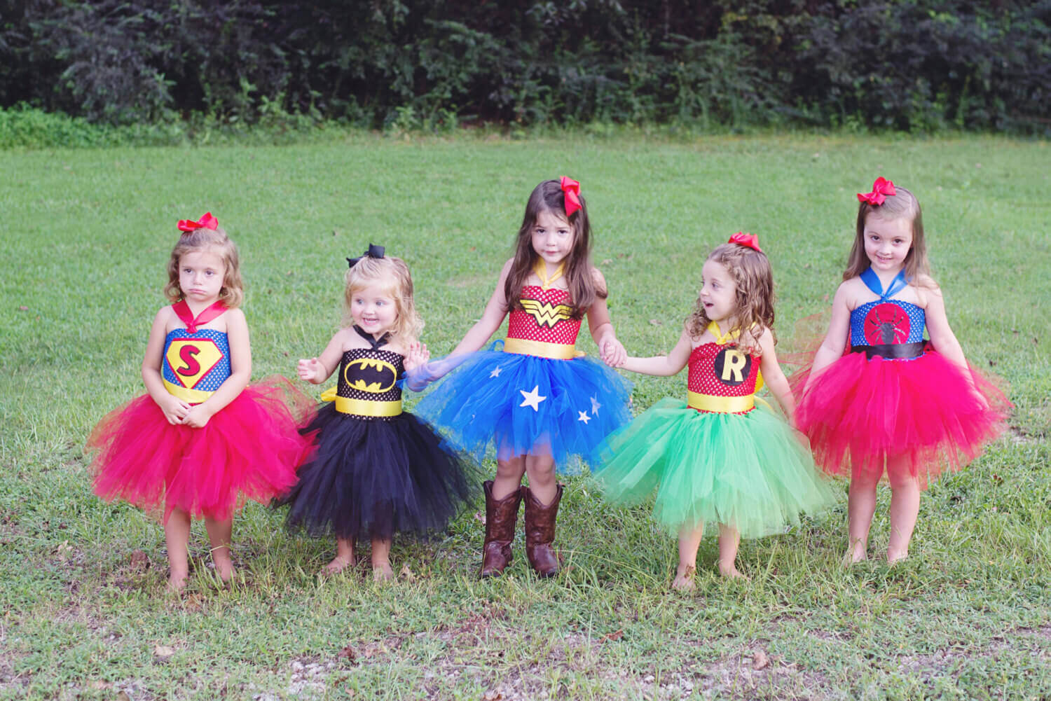 Des petites filles déguisées en super-héroïnes 