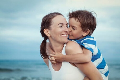 petit garçon et sa maman