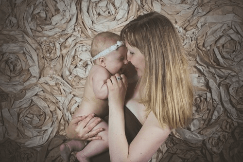 Mère parfaite pour son bébé