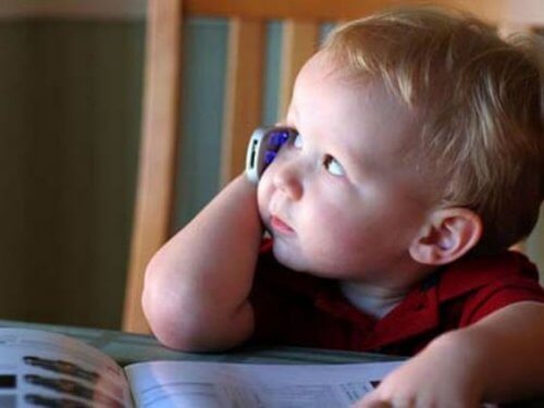 L'utilisation du portable peut retarder le développement du langage