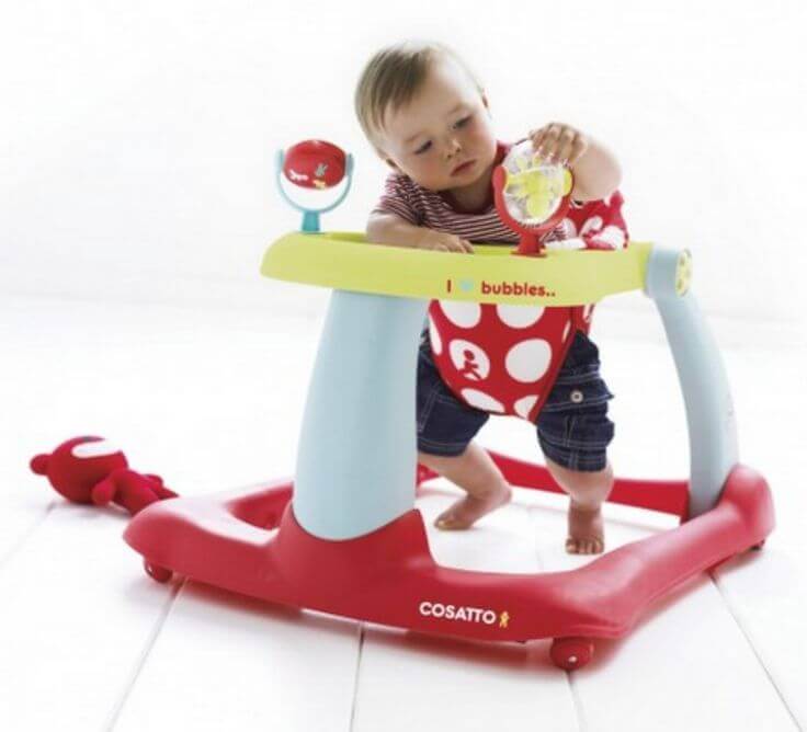 Le trotteur, ennemi des premiers pas du bébé ?