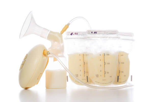 Des sachets stérilisés pour conserver son lait maternel
