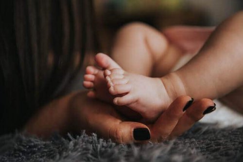 Donner naissance à un garçon est plus douloureux