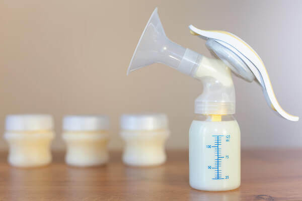 Comment fait-on pour tirer et conserver son lait maternel ? - Être parents