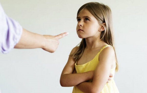 Les mères strictes ont des filles qui réussissent mieux