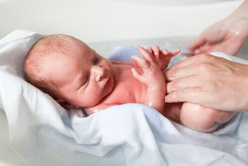 Les soins vitaux contribuent au bien-être du bébé et sont indispensables durant les premiers mois de sa vie