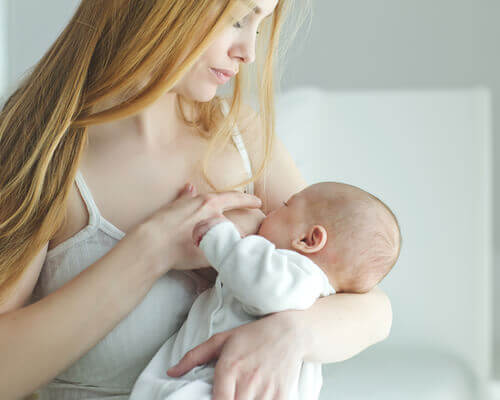 Est Il Conseille De Reveiller Le Bebe Pour Lui Donner A Manger Etre Parents