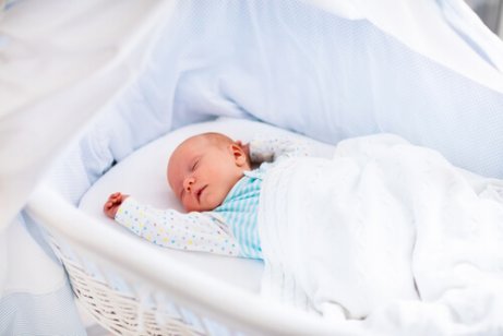 Est Il Conseille De Reveiller Le Bebe Pour Lui Donner A Manger Etre Parents