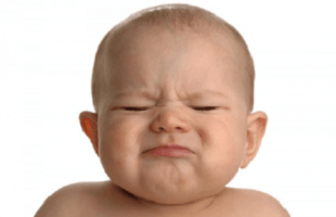 Des massages pour lutter contre la constipation de votre bébé