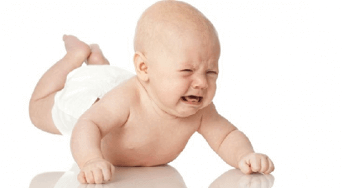 Quand un bébé souffre de constipation, il est de mauvaise humeur.