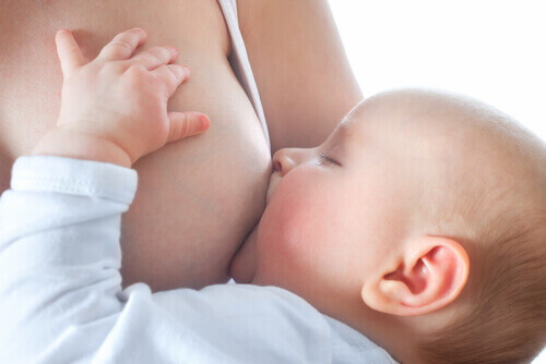L'allaitement mixte est l'une des méthodes d'alimentation du bébé.