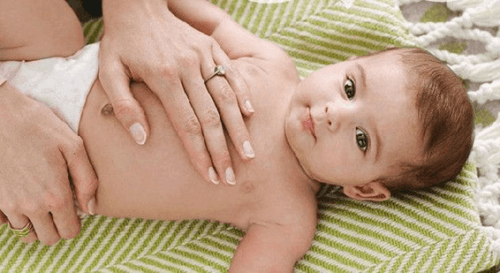 Un bébé souffrant de coliques est plus irritable.