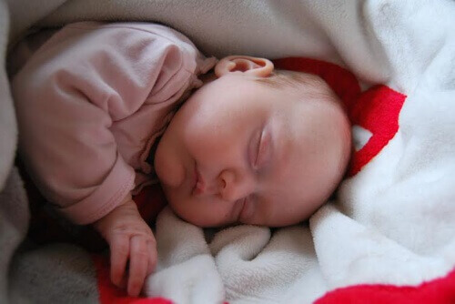 Qu'est-ce que la myoclonie du sommeil chez le bébé ?
