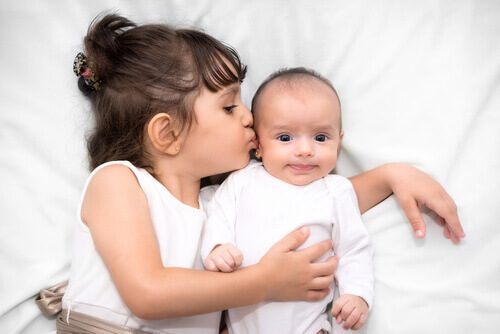 Comment accueillir un petit frère ou une petite sœur dans la sérénité ?