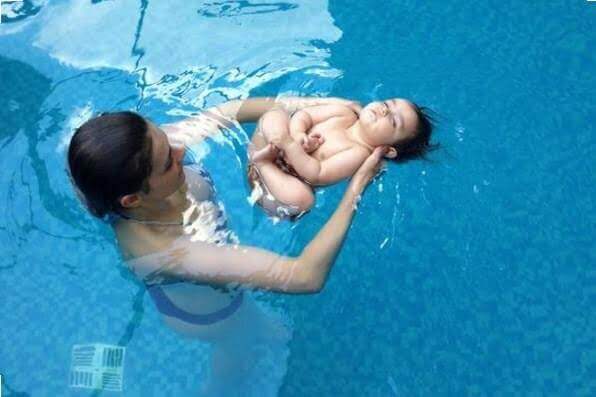 11 bienfaits de la stimulation aquatique pour les bébés