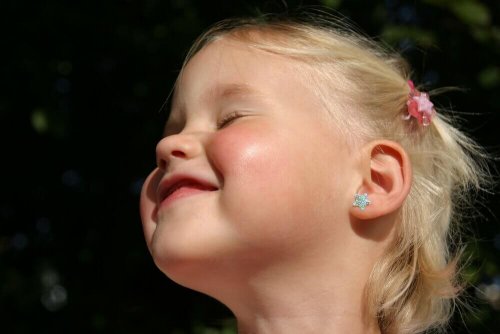 Faire percer les oreilles de votre bébé : ce que vous devez savoir