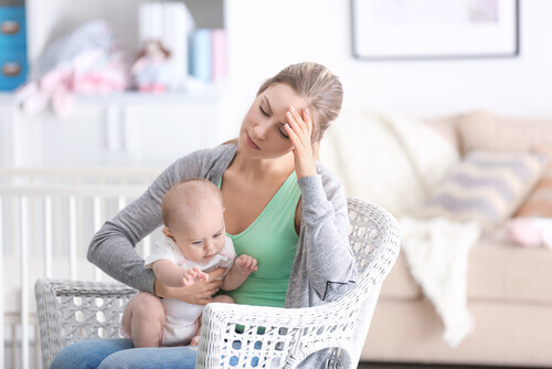 La dépression post-partum peut avoir plusieurs causes.