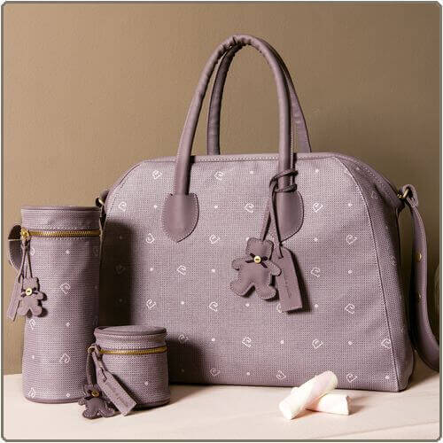 Le trousseau de la future de la future mère doit contenir aussi les affaires du bébé