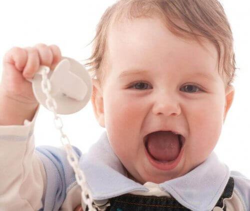 La tétine, pour ou contre son utilisation ?