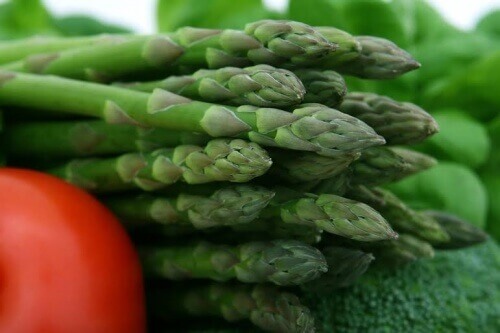 Les asperges contiennent de l'acide folique