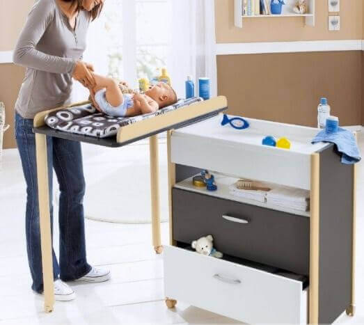 La table à langer est spécialement conçue pour le change