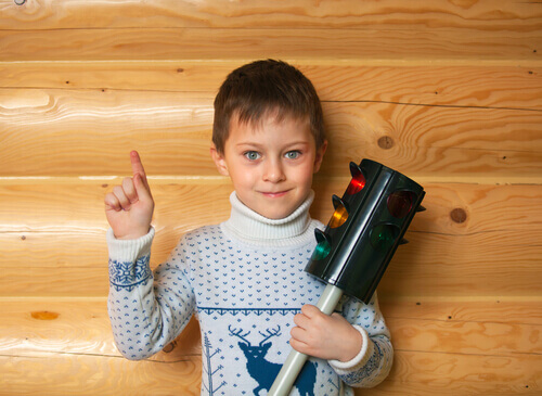 La technique du feu tricolore pour contrôler les émotions des enfants