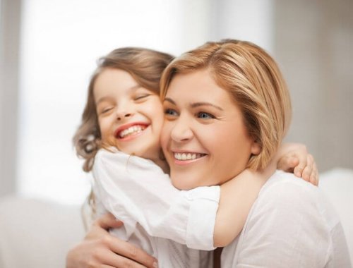 Les câlins vous permettent de montrer à votre enfant que vous l'aimez.