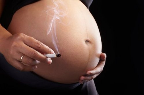 Fumer pendant la grossesse : vous affectez directement votre bébé
