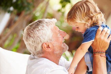 Les grands-pères sont les héros de notre enfance.