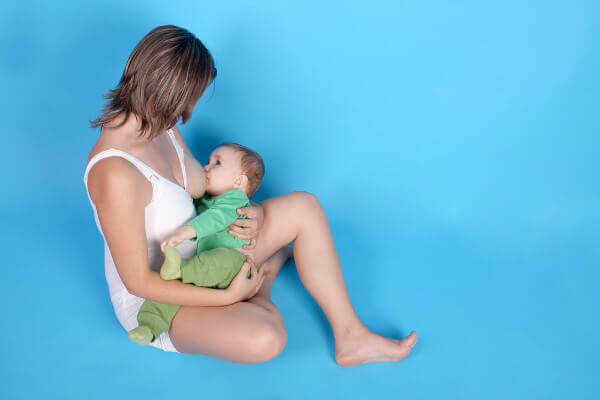 L'allaitement maternel demeure le moyen le plus avantageux de nourrir son bébé