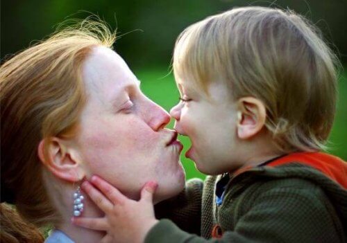 Un enfant est plus attentif à la voix de sa maman.