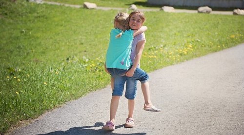 Profitez de toutes les confidences, tous les rires, toutes les bêtises avec votre soeur