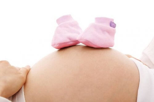 Il ne faut pas oublier les chaussons de bébé dans son trousseau.