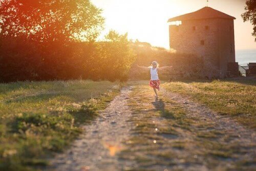 Être une bonne personne fera de votre enfant quelqu'un de plus heureux.