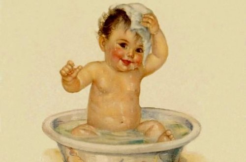 Bébé dans son bain