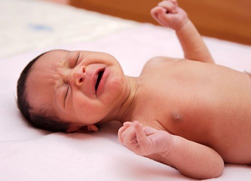 Dyschésie du nourrisson : tout ce que vous devez savoir