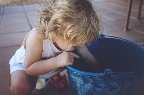 Les enfants gauchers ont le droit de grandir dans la sérénité.