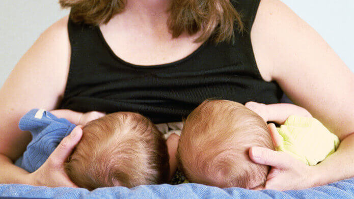 allaiter en binôme favorise le lien entre les deux enfants