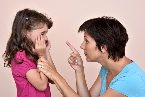 Mère menace sa fille