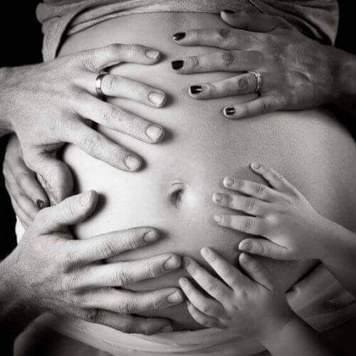 Les lois qui compromettent l'intimité de la mère