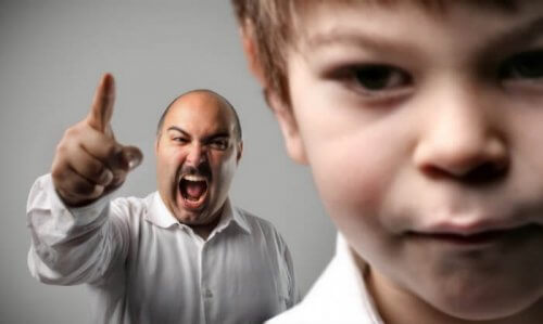 Les parents trop autoritaires sont toxiques.