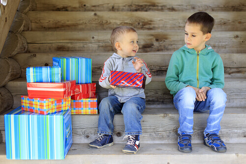 L'envie chez les enfants: causes et moyens de la faire disparaître