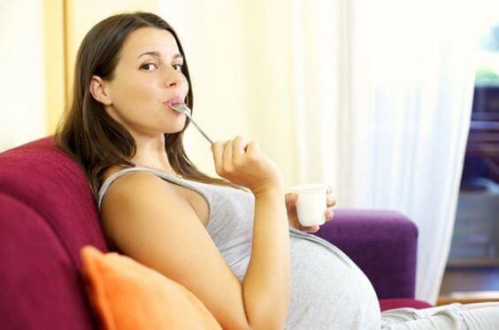 Manger sainement fait partie des avantages de la grossesse.