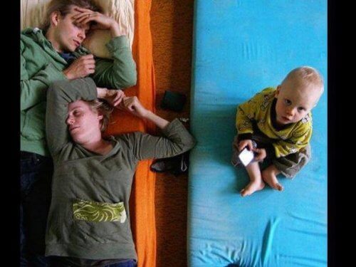 Les parents d'un premier enfant rêvent de retrouver le sommeil