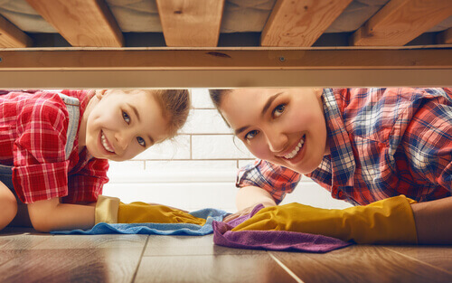 Apprenez à vos enfants à participer aux tâches ménagères.