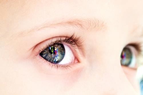 Comment les bébés perçoivent-ils les couleurs ?